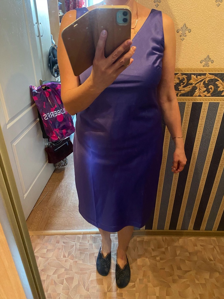 Платье понравилось, на 96-80-104 хорошо подошёл 50 размер. Цвет отличный.