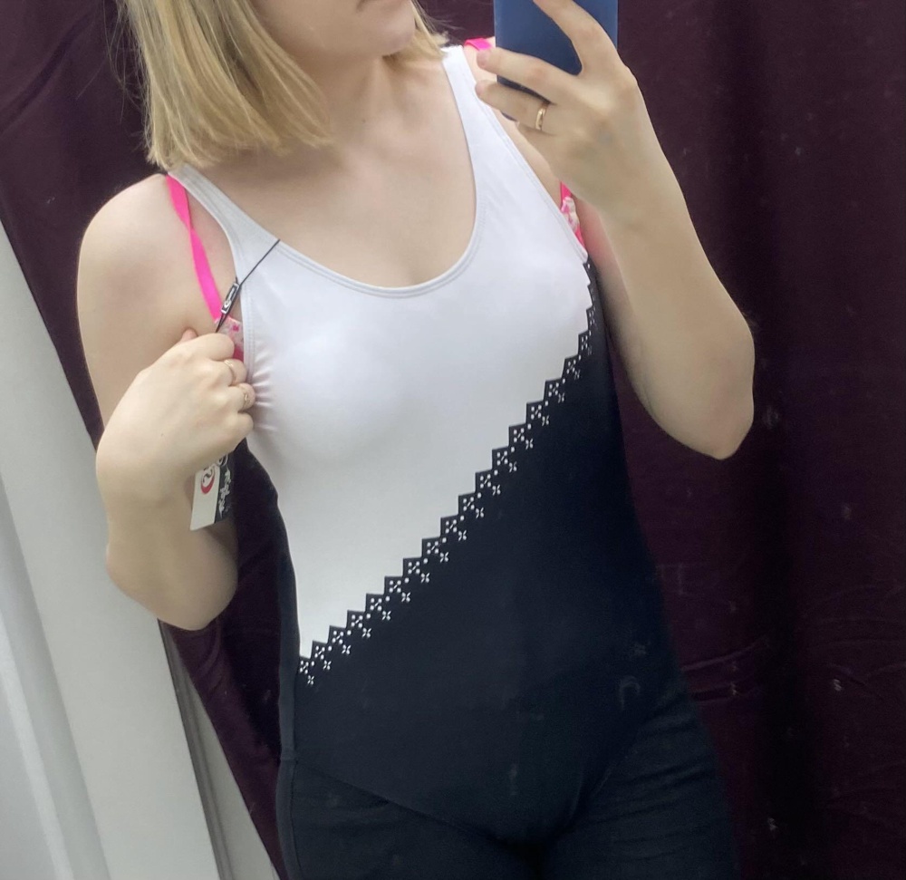 Заказала за 598₽, купальник классный, но, сел, надела хоть на колготки, но плечо тянет вниз! Отказ😩