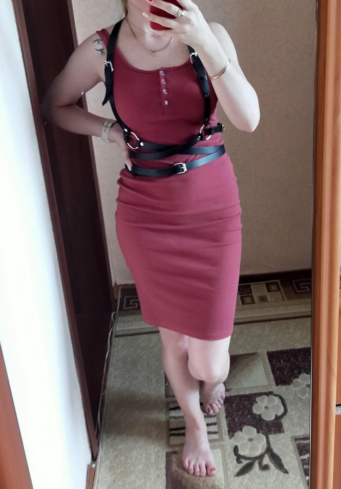 Портупея класс, кожа держит форму, не мягкая, размер регулируется. Присутствует запах кожи