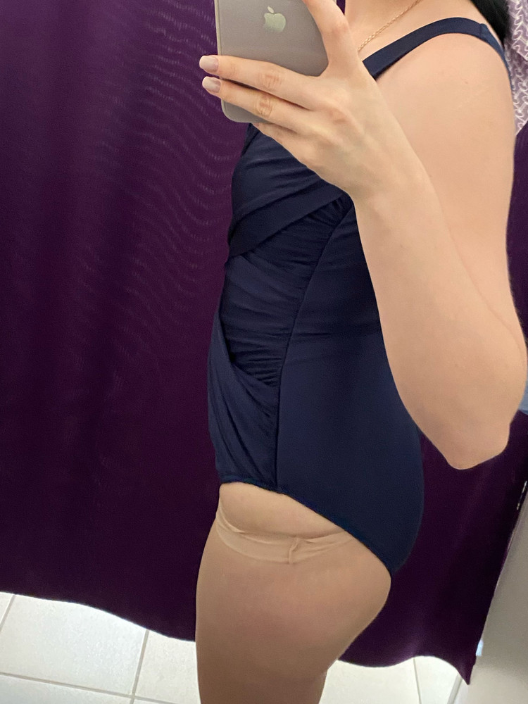 Красивый, качественны купальник, скрывает все недостатки фигуры. Не взяла, так как выбор упал на другой купальник.