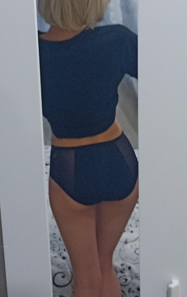 Пришли быстро, в срок. 
Заказала размер М, на бёдра 92 см, чтобы нигде не давили(в такие дни это особенно актуально), хотя можно было попробовать заказать и S, так как сели свободно, на рост 180 не совсем высокая посадка, но животик поддерживает. Визуально смотрятся симпатично, благодаря вставкам из сетки, швы аккуратные, ткань эластичная, приятная к телу, со своей задачей справляются отлично, особенно в паре с менструальной чашей. Всём рекомендую!!! Удобно, выгодно, здорОво!