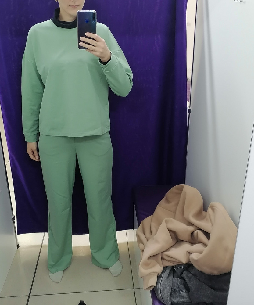 Костюм супер. Качество на 5,швы ровные. Размер соответствует требованиям. Спасибо. Рекомендую.