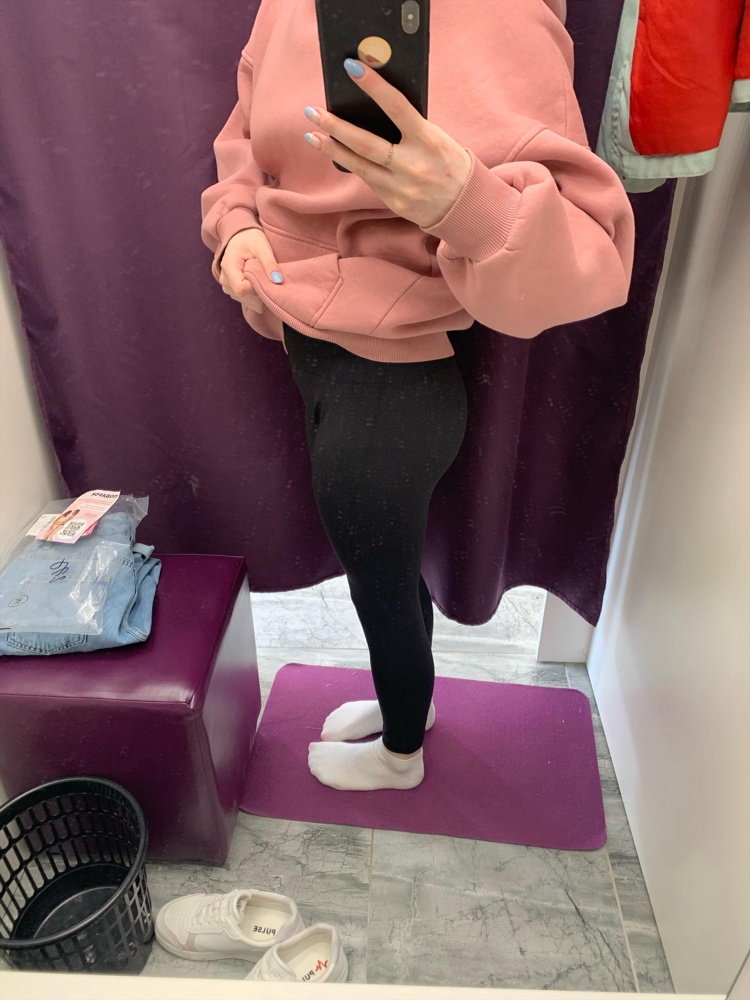 Материал хороший, нигде не болтается.