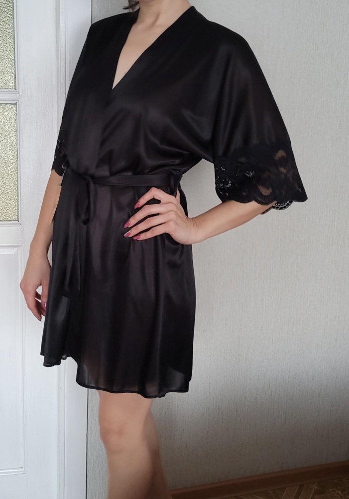 Товар пришёл за 4 дня, материал очень приятный, не мятый. Очень довольна покупкой!