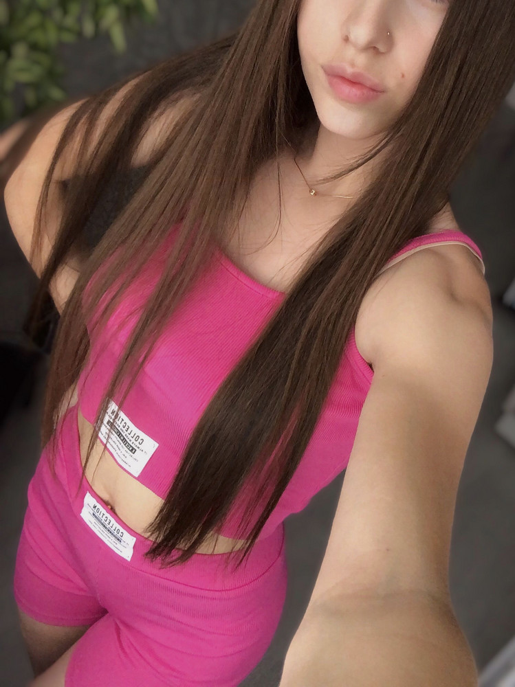 На свой 40 размер,подошёл 42🤩  качество супер! Сидит идеально,рекомендую к заказу! Цвет,кстати тоже хорош)