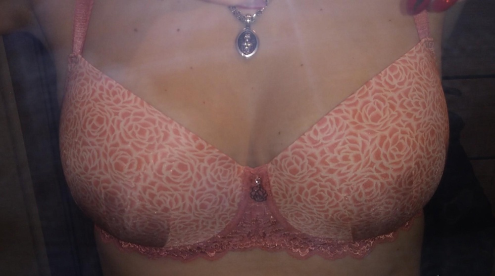 Обычно беру D,почитав отзывы,что маломерит, заказала E и не прогадала! Все идеально подошло.качество супер.