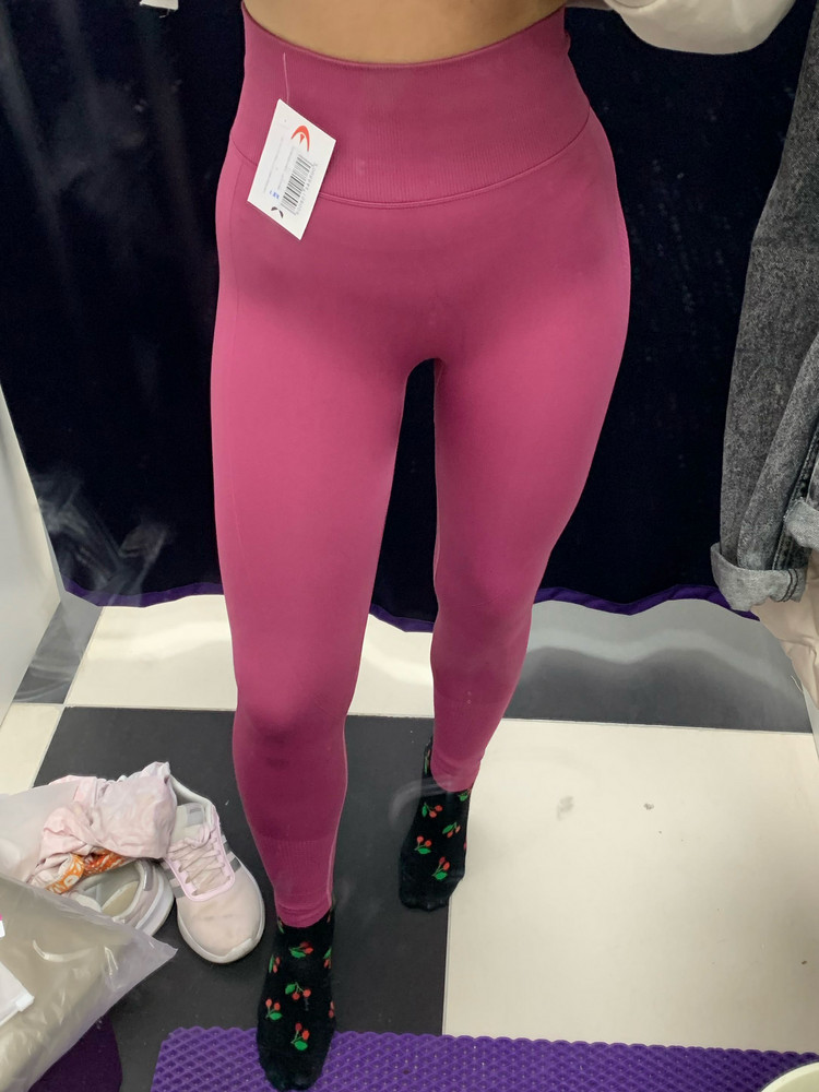 Отличное качество, заказывала два цвета. Выбрала белые, они шикарны)