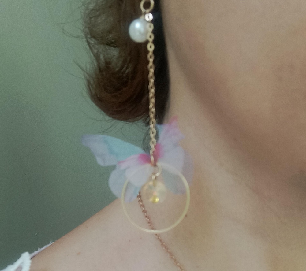 Лёгкие, красивые, невесомые. Но крылышко немного было помято.  Ещё бы я порекомендовала с обратной стороны швензы чтобы были застежки.