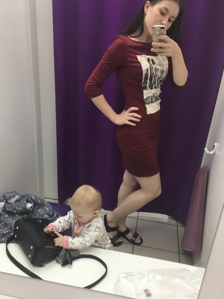 Платье супер. И ткань хорошая и качество пошива. Единственное не угадала с размером, обычно беру xs у этой фирмы, может маломерит, а может и набрала)) надо было брать s. В обтяг. А так хорошее, закажу на размер больше ещё) 