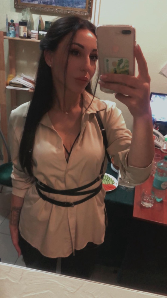 Крутяцкая штуковина! Все ремешки сделаны качественно, за свою цену очень даже отлично! Если пофантазировать можно позавязывать как угодно и на голое тело, но эти фото я прикреплять, пожалуй, не буду)))   я очень довольна 