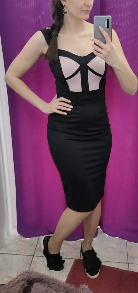 Качества платья хорошее, но мне не подошёл по посадке, плечики для меня коротковаты из-за чего некомфортно и смотрится задранным. Рост 178-180, длина подошла отлично. Но увы, отказ, т. к. нет желания перешивать.