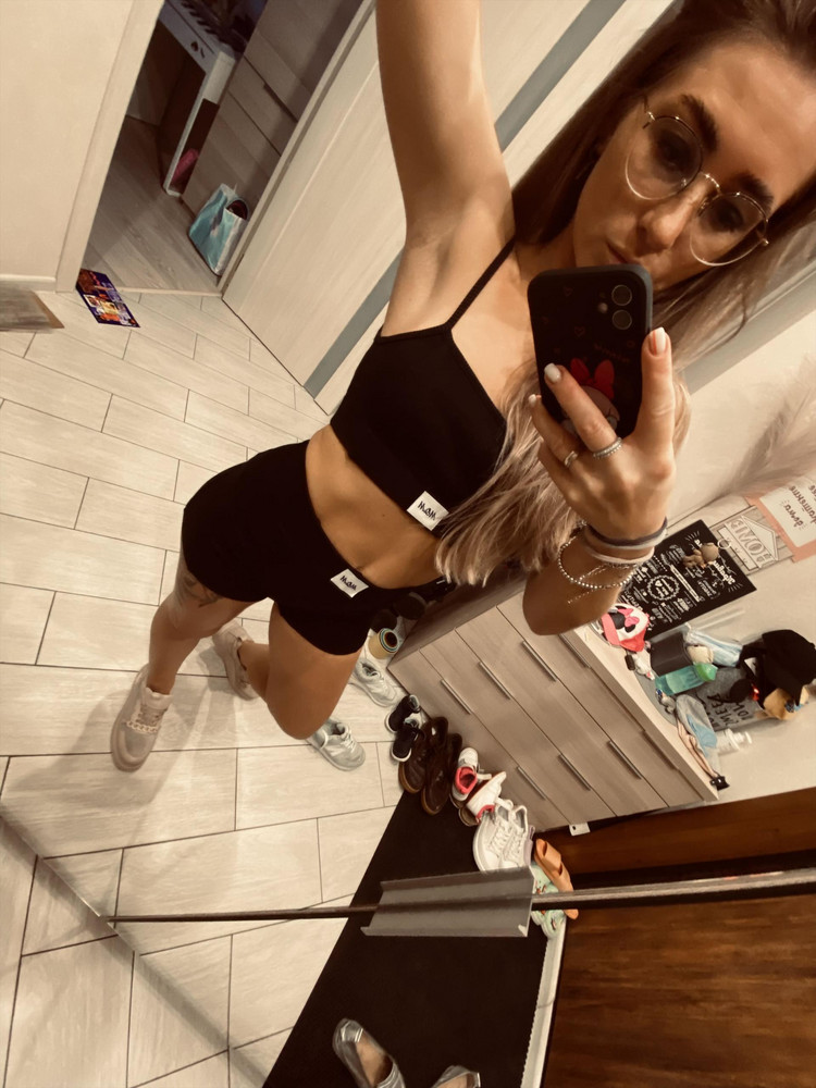 Отлично🫶🏼 но шорты прислали xs вместо s 😅 топ заказывала s и xs,взяла xs😎 хотя наверно можно было s,немного туговата резинка,некритично)