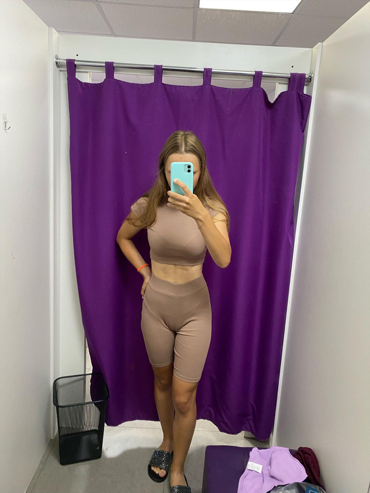 Красиво , но подмышками как-то странно сел , поэтому сняла звезду. Мой рост 163. 