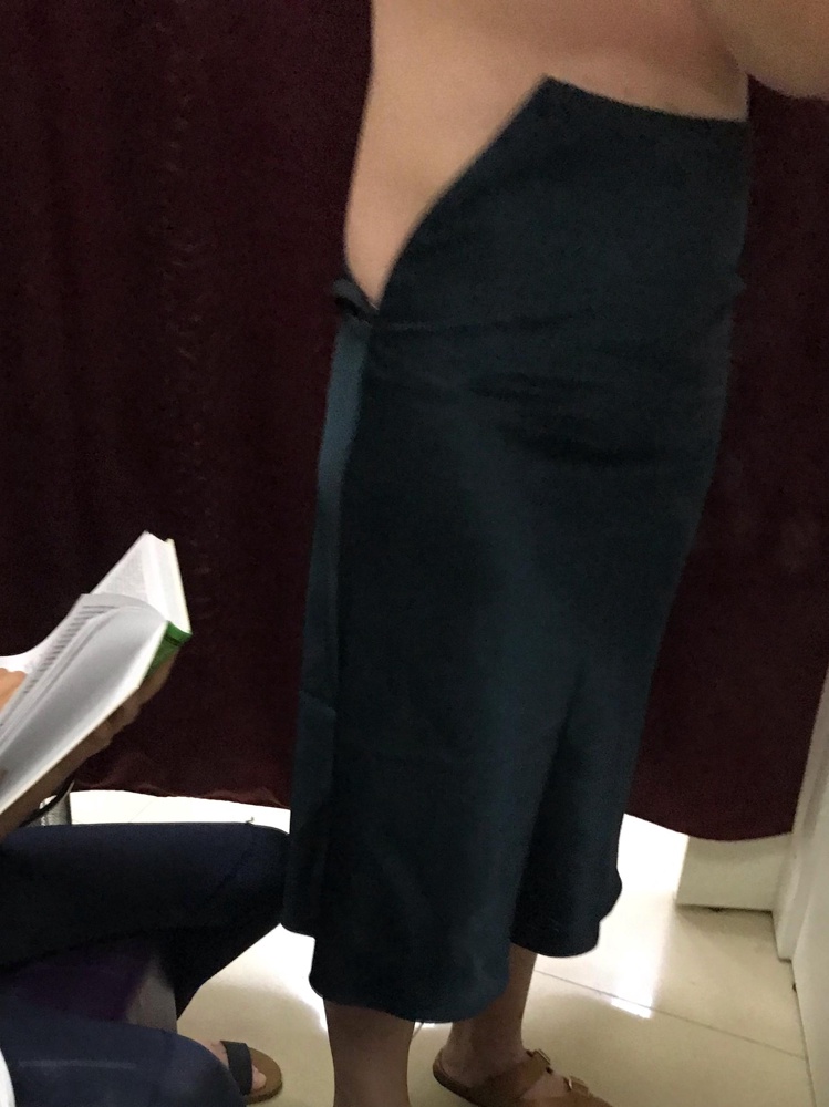 Мой размер поясной одежды 44-46 объём талии 75, бёдра 102, заказала 46, не сошлась на ладонь. Материал невесомый, очень приятный, цвет красивый. Поймала 48 размер, посмотрю как он. 