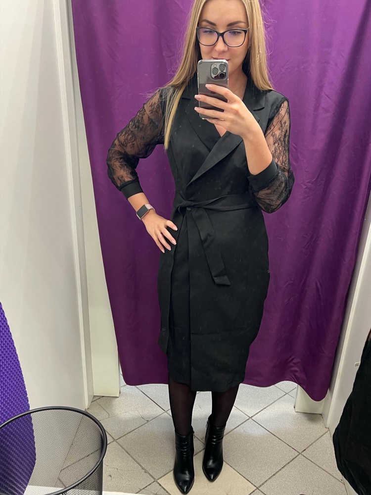 Красивое платье с хорошим качеством. 