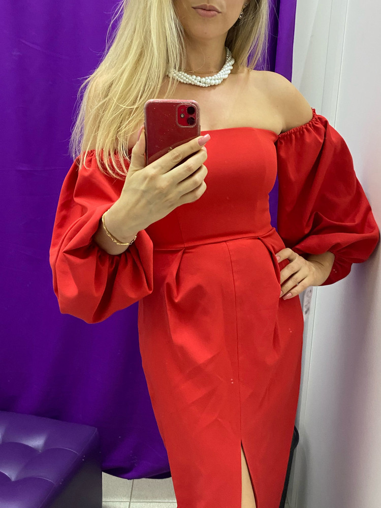 Отличное платье, не угадала с размером по отзывам. Брать нужно свой размер. Ткань плотная, корсетное, можно надевать без лифа.