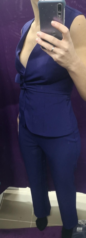 Очень красивый глубокий цвет, между баклажан и темно-синим, смотрится довольно стильно. Ткань, правда, тонковата. К сожалению, на свой 44-46 заказанный 44 р-р производителя- большеват, висит в районе паха и на груди. Попробую перезаказывать на 42. У меня рост 179- этот размер, в принципе нормально по штанам, под обувь с плоской подошвой вообще длина хорошо. Есть небольшой запас в 1,5 см, если отогнуть подгиб внизу и подшить при помощи брючной ленты.