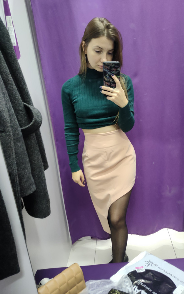 Цвет не бежевый, а именно персиковый. Мне понравилось, что все края прошиты, всё аккуратно.