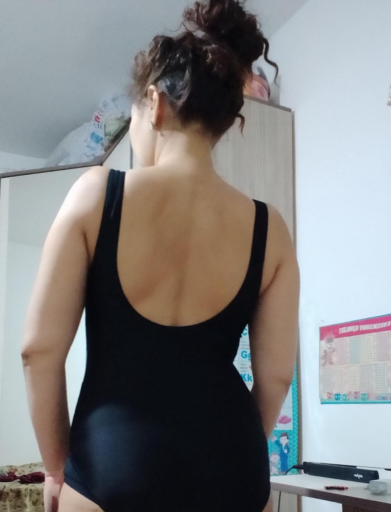 Купальник очень понравился, шикарный. Заказывала 44 размер. Всё понравилось, но вот только когда постирала немного вышла краска. А так рекомендую.