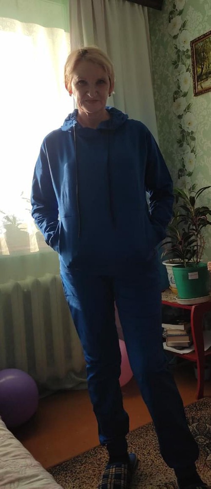 Костюм просто класс.Я ношу 44-46 Взяла L,свободный,но я так и хотела.Спасибо большое...