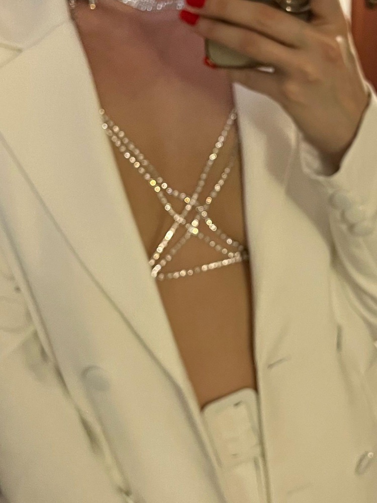 Красивая, всё в целости.