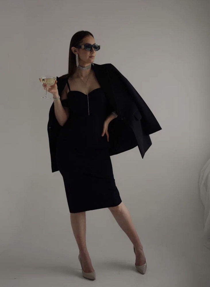 Идеальное! Хорошо держит грудь и утягивает)