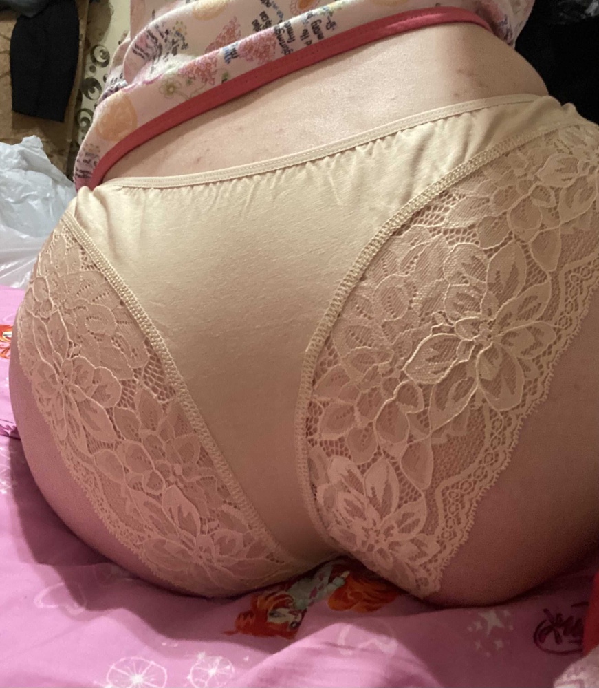 Трусики супер! Выглядят как на фото, красивые. Ткань у них приятная к телу и в них очень комфортно ходить. За название бренда отдельный респект, звучит прикольно))