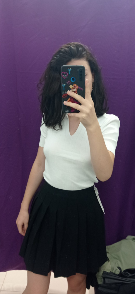 Юбка прекрасная, как на фотографии. Ткань очень хорошая. Мне всё нравится, в талии села шикарно. Размер соответствует))). Очень рада покупке . + В подарочек дали резиночку