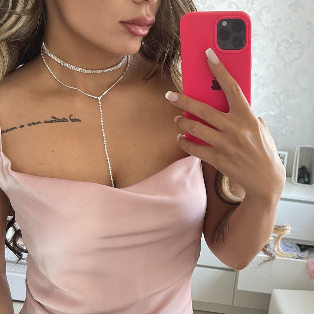 Супер 💯💯💯 переливается на свету безупречно 