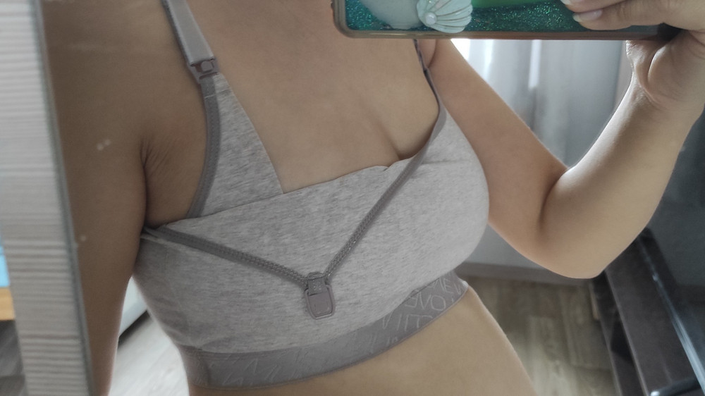 Супер удобный. Размер S идёт как и указано на размер 42. Заказала 2 цвета, думала одинаковые будут, но внутри они разные. У бежевого поддерживающая основа из ткани, у коричневого из резинки.