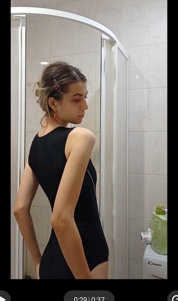 очень крутой купальник...давно искала именно такой закрытый; мне с ростом 176 немножко жмёт в плечиках по длине, но это не критично