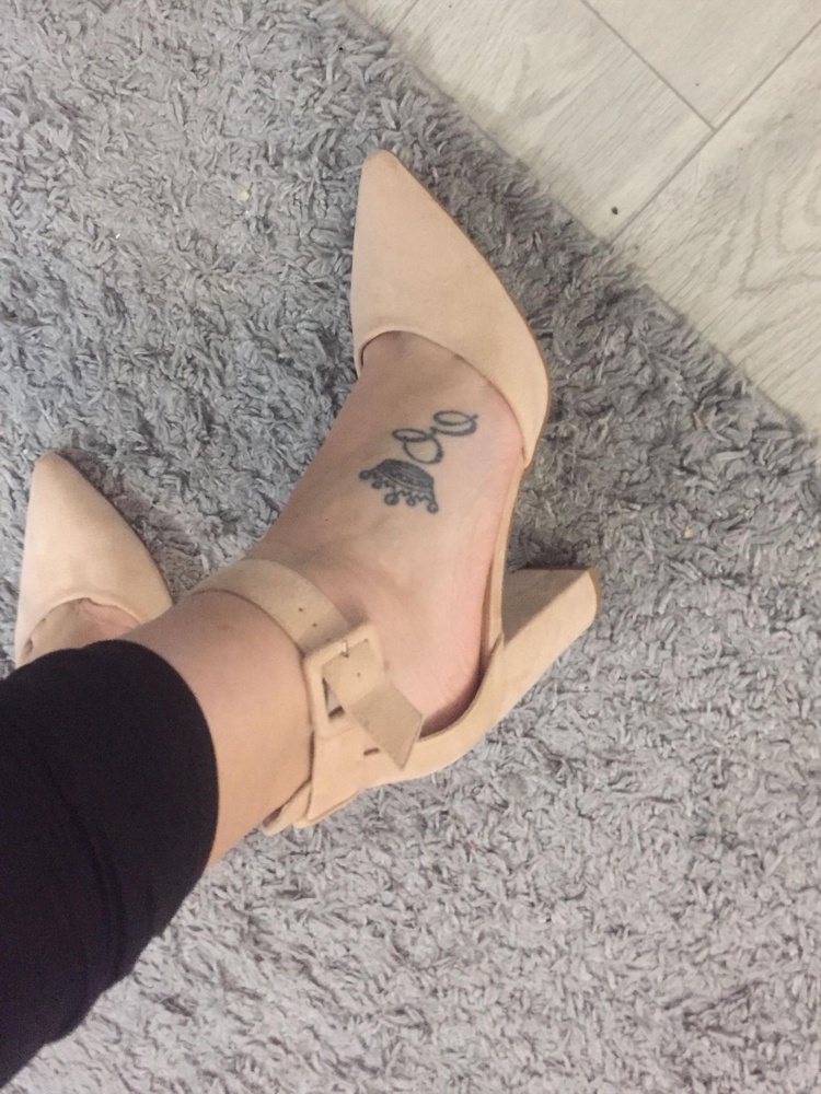 Туфли огонь 👍удобные , все аккуратно упаковано , туфли без брака , ношу 39 , взяла 40 размер для того чтоб не жали когда отекут ноги , и все норм нигде не жмет , комфортно ! 