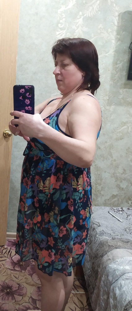 Купальник хороший и вид и качество. Мои параметры 110-97-110. Взяла размер 48-50 и не пойму то ли маловат, то ли хорошо, все таки надо было в разных размерах заказывать, чтоб сравнить. Что я и сделаю в другой раз, т.к. этот верну, потому что совсем не понравилась расцветка. Какая-то она темная не летняя, глядя на него, кажется, что он старый. Мой рост 158, как видите, выше колена сантиметров на 10, т.е. длина, для меня, самое то. Прилагается инструкция по уходу за купальником. Купальник рекомендую.