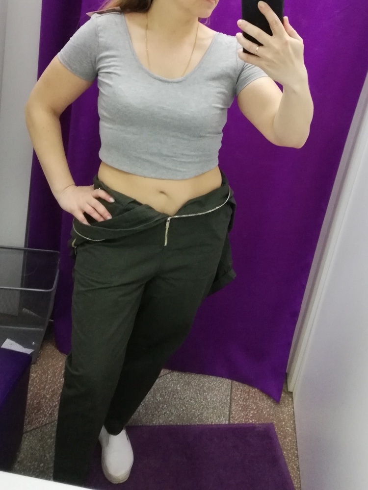 Топ хороший.  Ткань приятная и легкая. Цвет соответствует. Ткань не просвечивает. Отказ в пользу другого топа. Может попробую на размер больше или другую модель производителя. 
На ОГ 95 заказывала L. 
Советую к покупке!
Спасибо производителю и магазину!