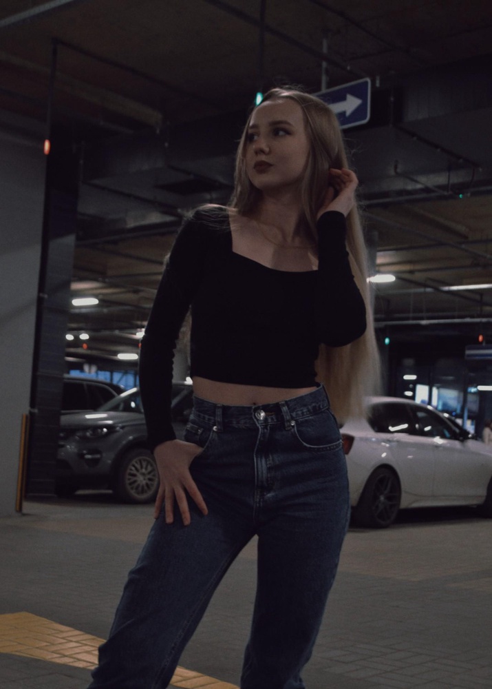 Отличный лонгслив. Очень приятный к телу. Размер соответствует, но немного длинноваты рукова