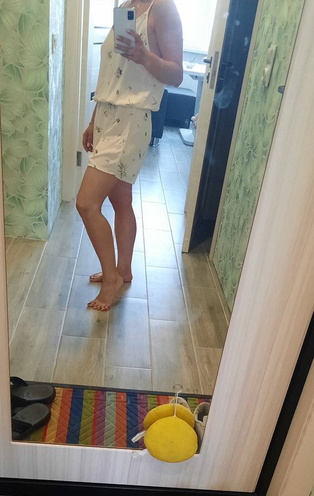 Очень нежная, лёгкая и милая вещица. К покупке рекомендую.