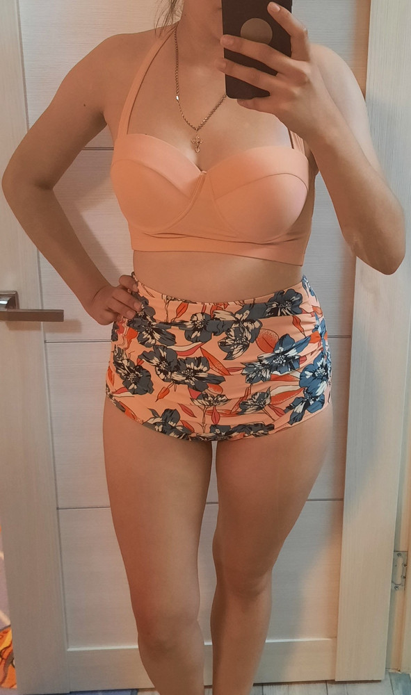 Купальник хороший)
Ткань отличная)
Размерная сетка сетка соответствует)))
Сел хорошо)))