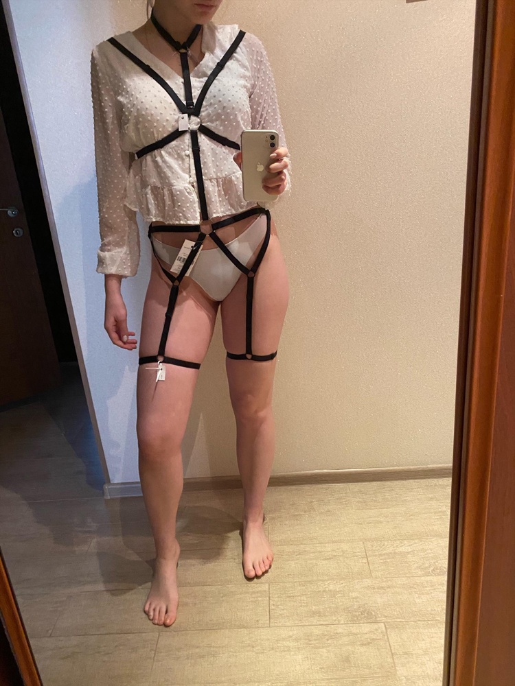 Отличная портупея, пришла в красивом закрытом пакете, за 1 день.Надевать очень легко, все подписано! Сморится очень красиво все регулируется как нужно! Спасибо!