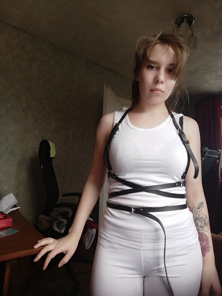 Очень хорошая, единственное - был сломан один держатель