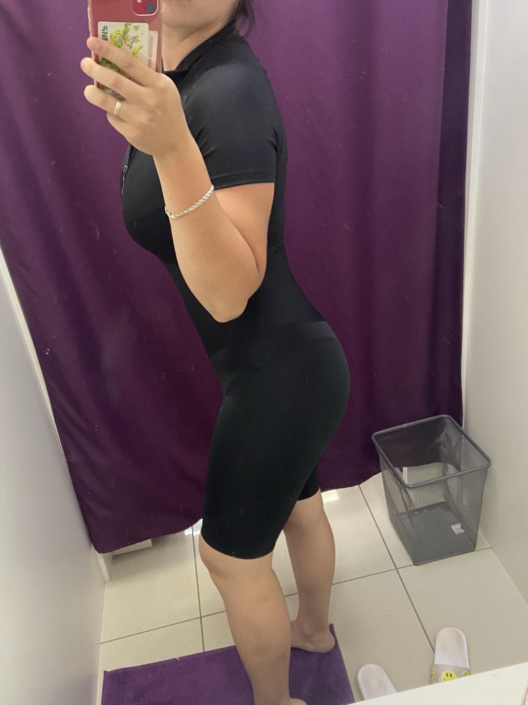 Это как вторая кожа! Он безумно классный. Неощутимый абсолютно. Надела и сразу влюбилась. Только вот надевать и снимать получается с трудом, боюсь порвать молнию да и вообще опыта надевать комбинезоны нет))) взяла для велотренировок. Качество кайф. 