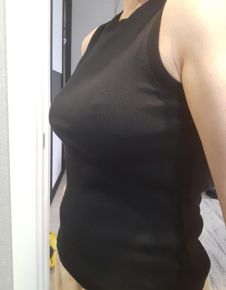 Майка очень понравилась. Приятная к телу. Рекомендую к покупке.  Немного маломерит