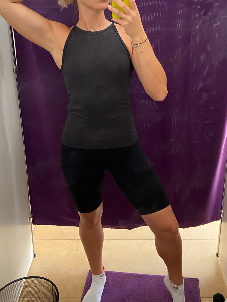 обалденная майка! качество классное! очень утягивает и поддерживает грудь. Взяла чёрную и заказала ещё белую! 🥰