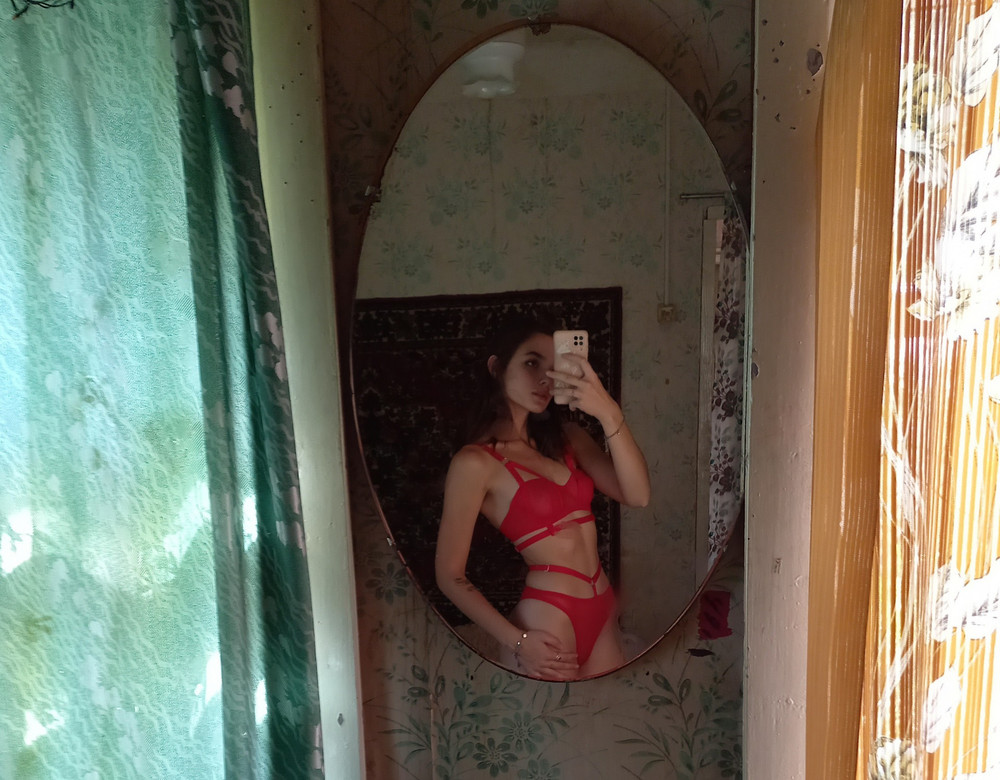 Это просто восторг!!! Удобный, красивый. Нооо, что касаемо размера.. Я взяла S, как обычно ношу - верх сел идеально, а низ оказался маловат. Я бы посоветовала брать M, потому что верх легко можно утянуть до нужного размера, и в таком случае низ будет сидеть более комфортно