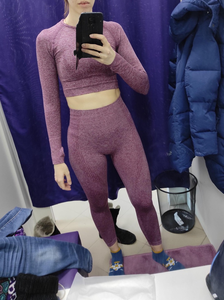 По ширине все хорошо, сначала показалось, маловато, когда одевала, но нет, по ширине комфортно, удобно 👌 Но вот по длине хотелось бы подлиннее и штанины и рукава см на 5. Если одеть рукава на пальцы, то чувствуется натяжение. И ткань показалось, немного покалывает, но может после стирки это проходит. Отказ из-за ростовки. У меня рост 172, ОБ 96, ОТ 71, ОГ 85