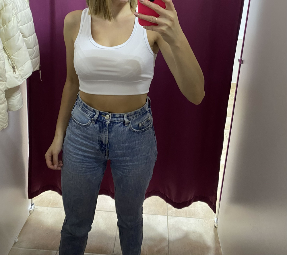 Топ красивый, качество очень хорошее, швы не торчат, идёт размер в размер