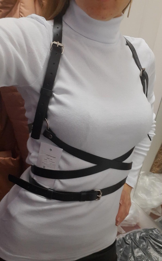 Качественная,интересная вещица. 969 р. Думала не кожа, похоже на кожу,ну или качественный кожзам. Мой размер 44. Взяла 44-46. Короче,довольная)))