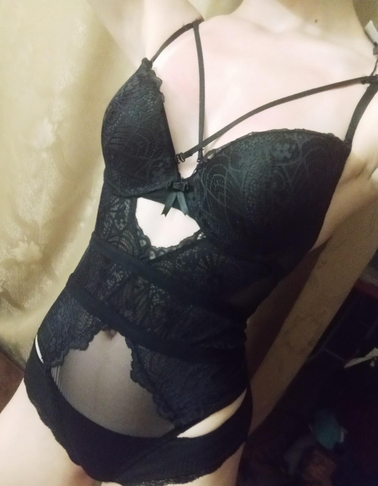 Боди просто огонь🔥Брала на увал к парню в армию, он в восторге. Качество приятное, сетка мягкая. Единственное, в талии давит слегка, хотя она у меня и так 58,но не сильно. Грудь 78,если лямочки отрегулировать, даже не заметно, что маленький объём. В общем, худеньким девушкам рекомендую.