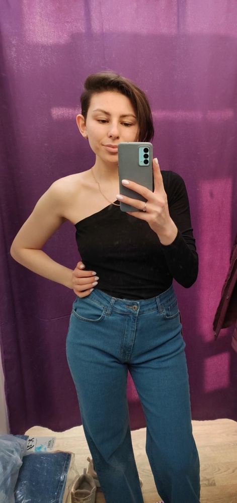 Эффектно смотрится. Ткань вроде хлопок,к телу приятная.