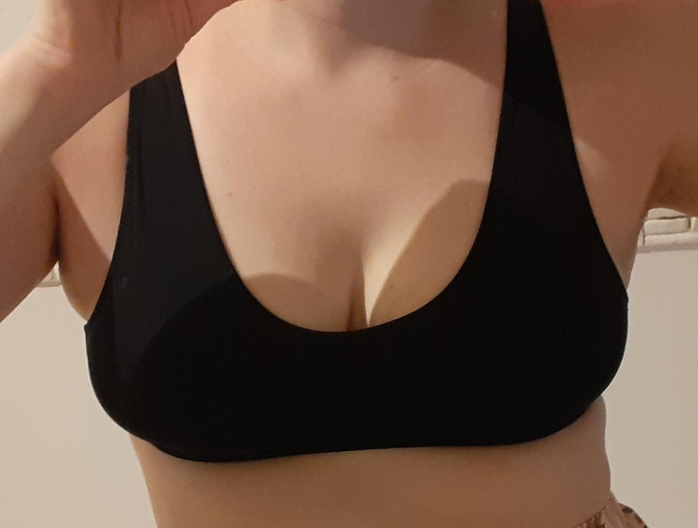 Гладкий, мягкий, не впивается, на ОГ 97  идеально