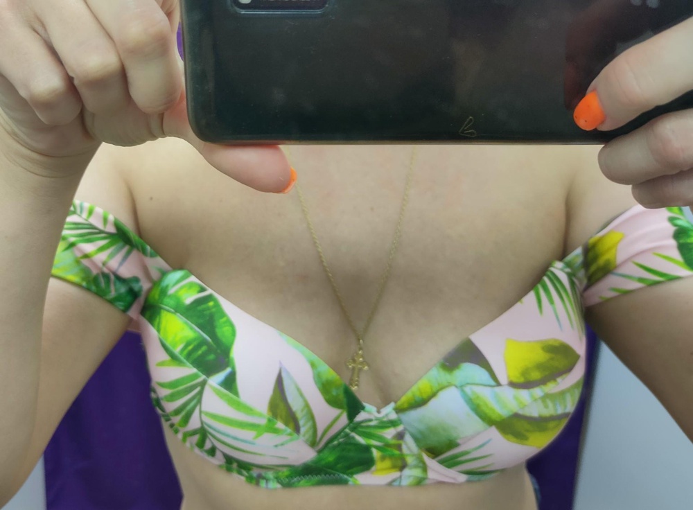 Качество соответствует цене.. На меня не сел, плавки на об 98- в самый раз, на широкую спину и ОПГ 80, ог 95- тоже подошло, но в чашках был велик, скорее на 3 размер, на мою двойку было просторно в чашке) Фурнитура показалась не надёжной....